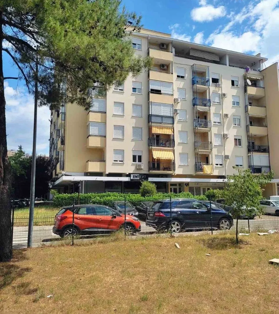 Izdavanje, jednosoban stan, 48m², Blok 6, Podgorica