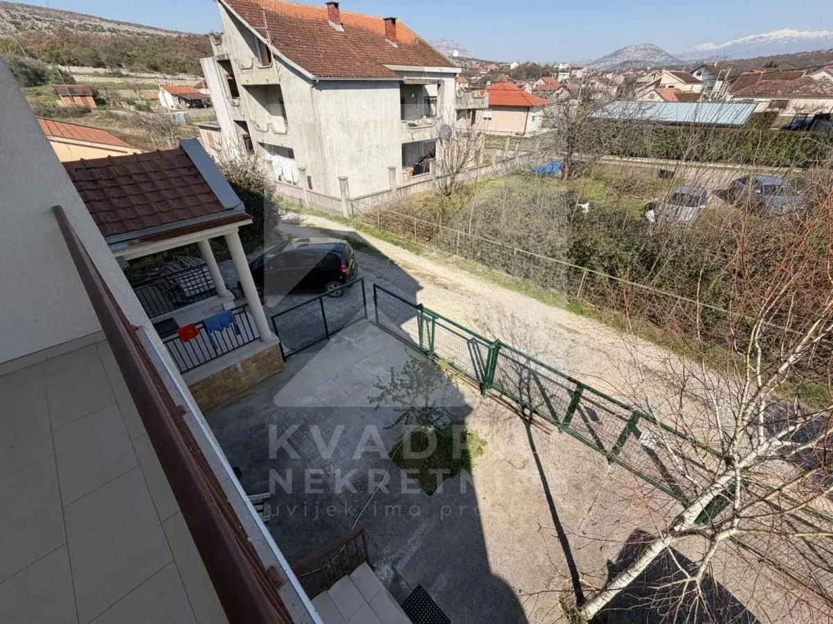 Rent, house, 220m², Tološi, Podgorica