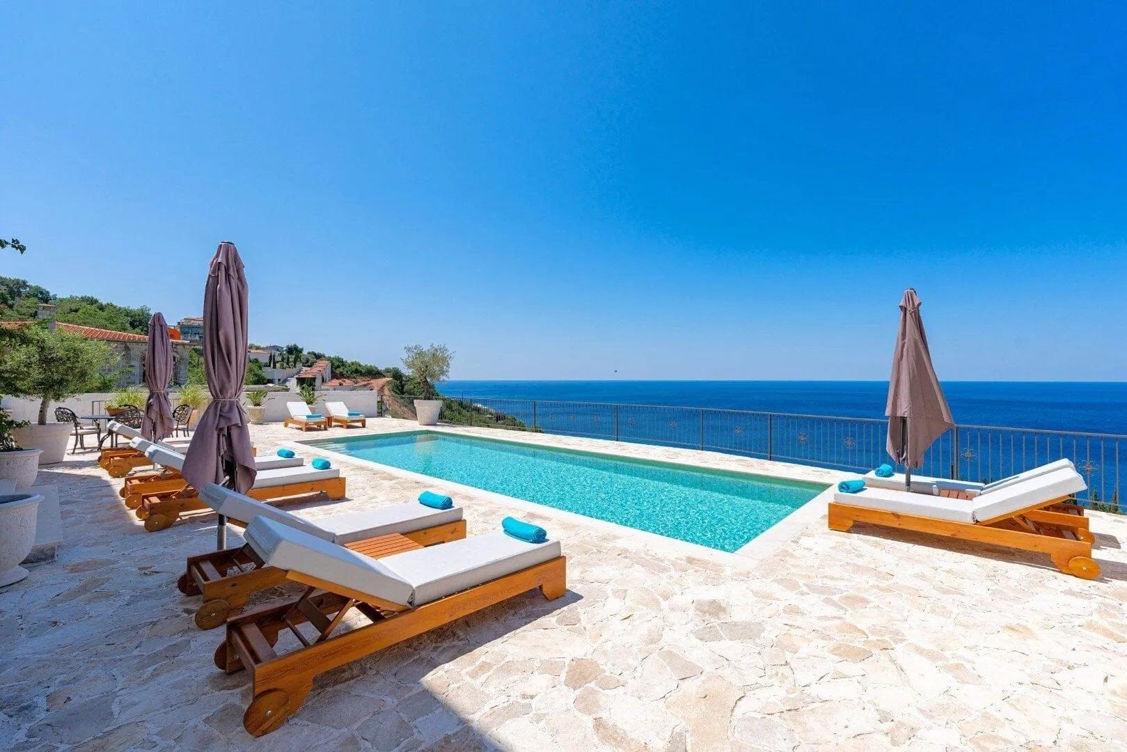 Sale, house, 374m², Drobni pijesak, Budva