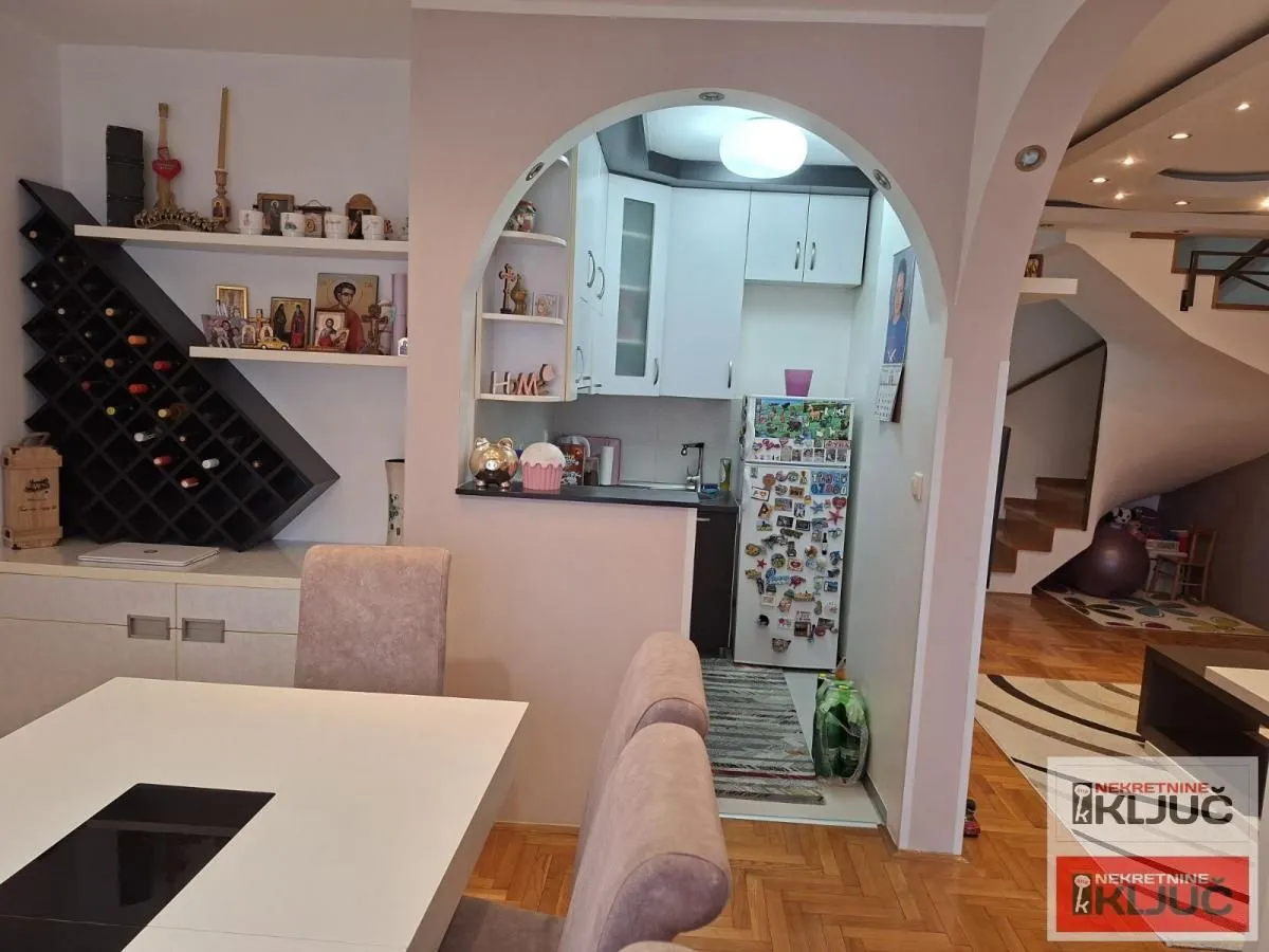 Prodaja, trosoban stan, 70m², Nova Detelinara, Novi Sad Sve Podlokacije
