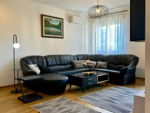 Izdavanje, dvosoban stan, 64m², City Kvart, Podgorica - image 1
