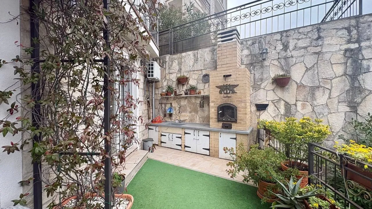 Prodaja, trosoban stan, 180m², Lepetani, Tivat