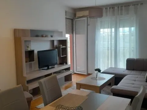 Izdavanje, dvosoban stan, 65m², Krivi Most, Podgorica - image 3