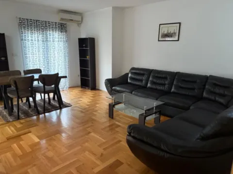 Izdavanje, jednosoban stan, 57m², Momišići, Podgorica - image 1