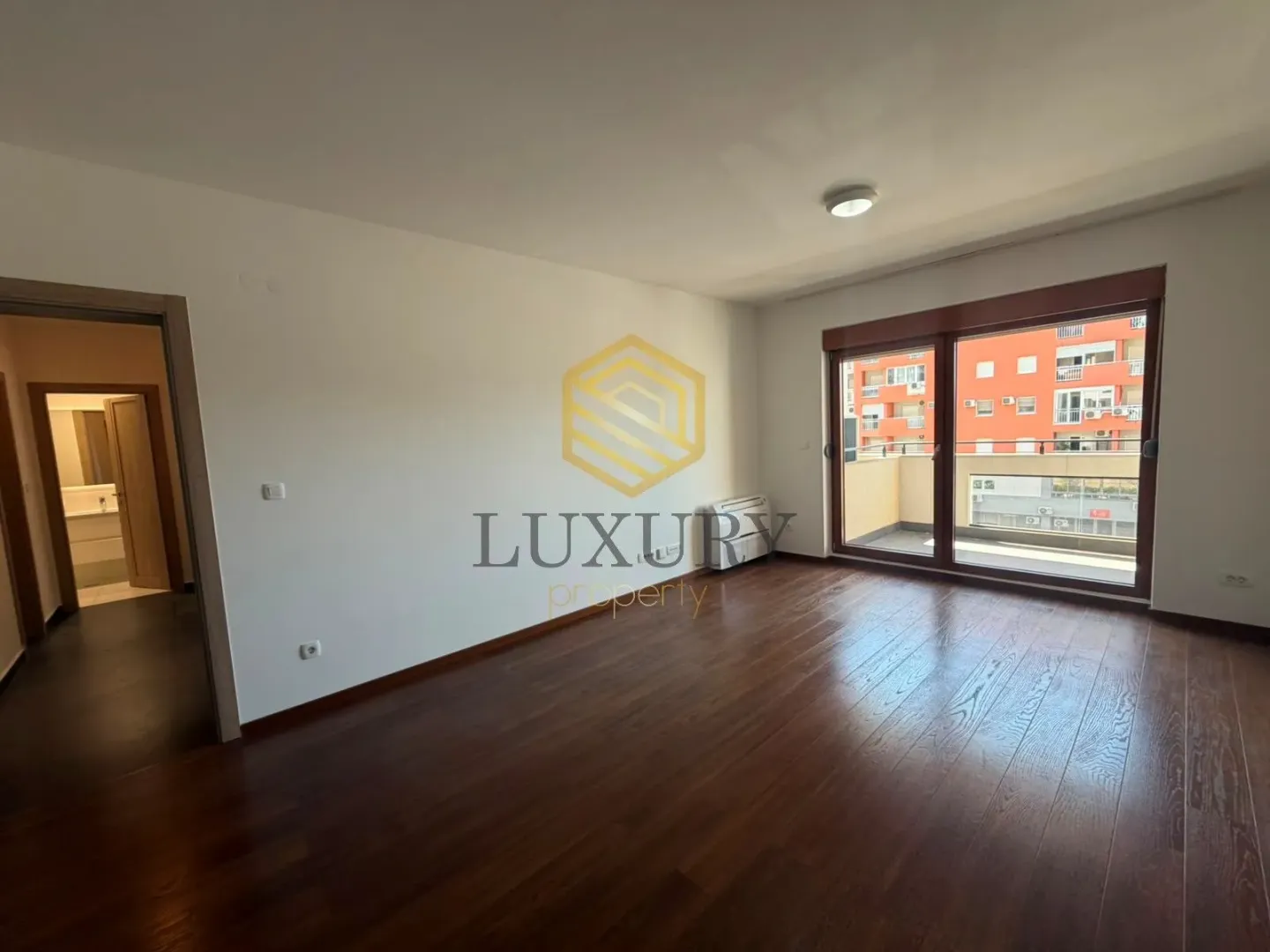 Izdavanje, dvosoban stan, 70m², Master Kvart, Podgorica