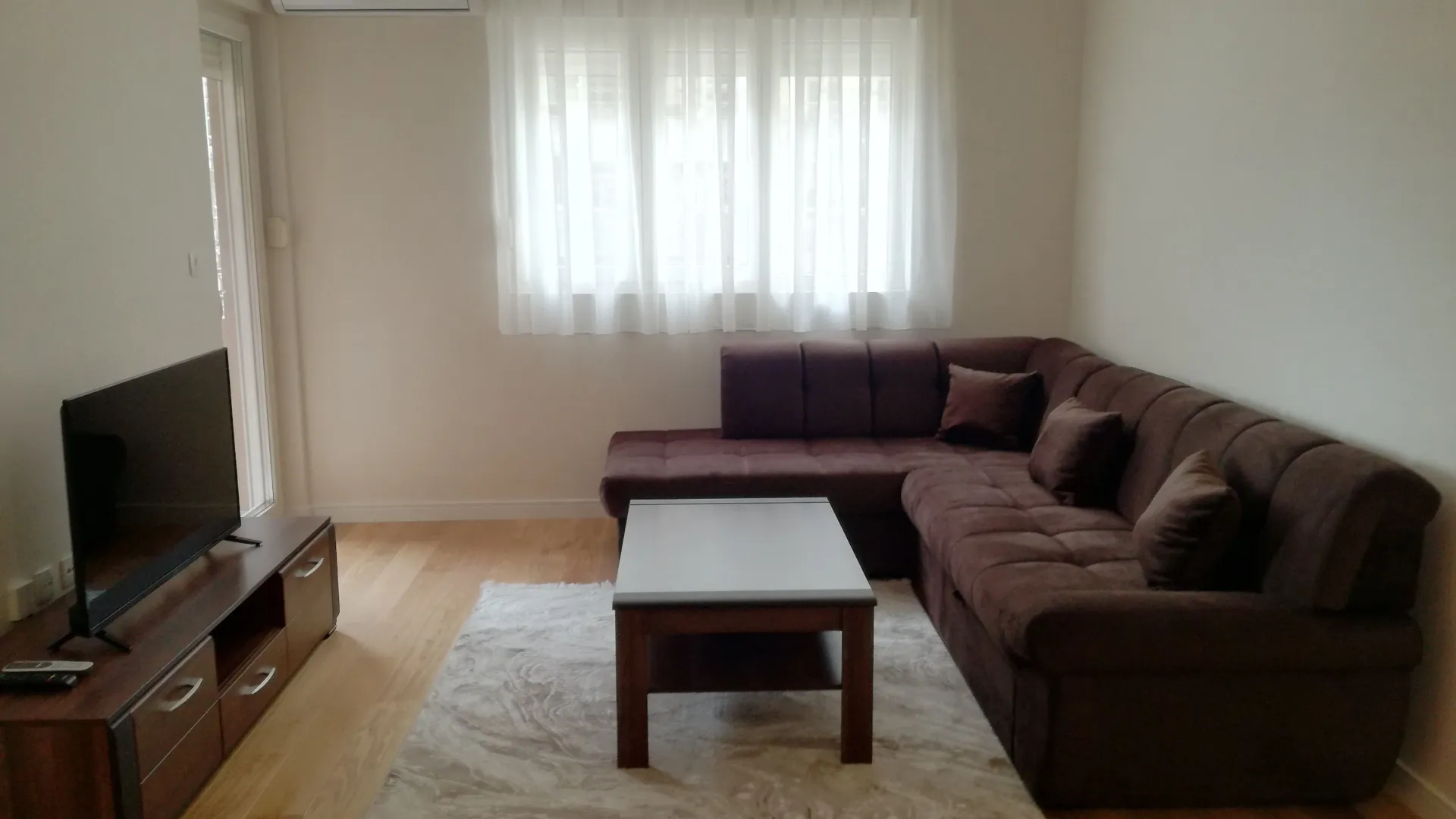 Izdavanje, jednosoban stan, 49m², Central Point, Podgorica