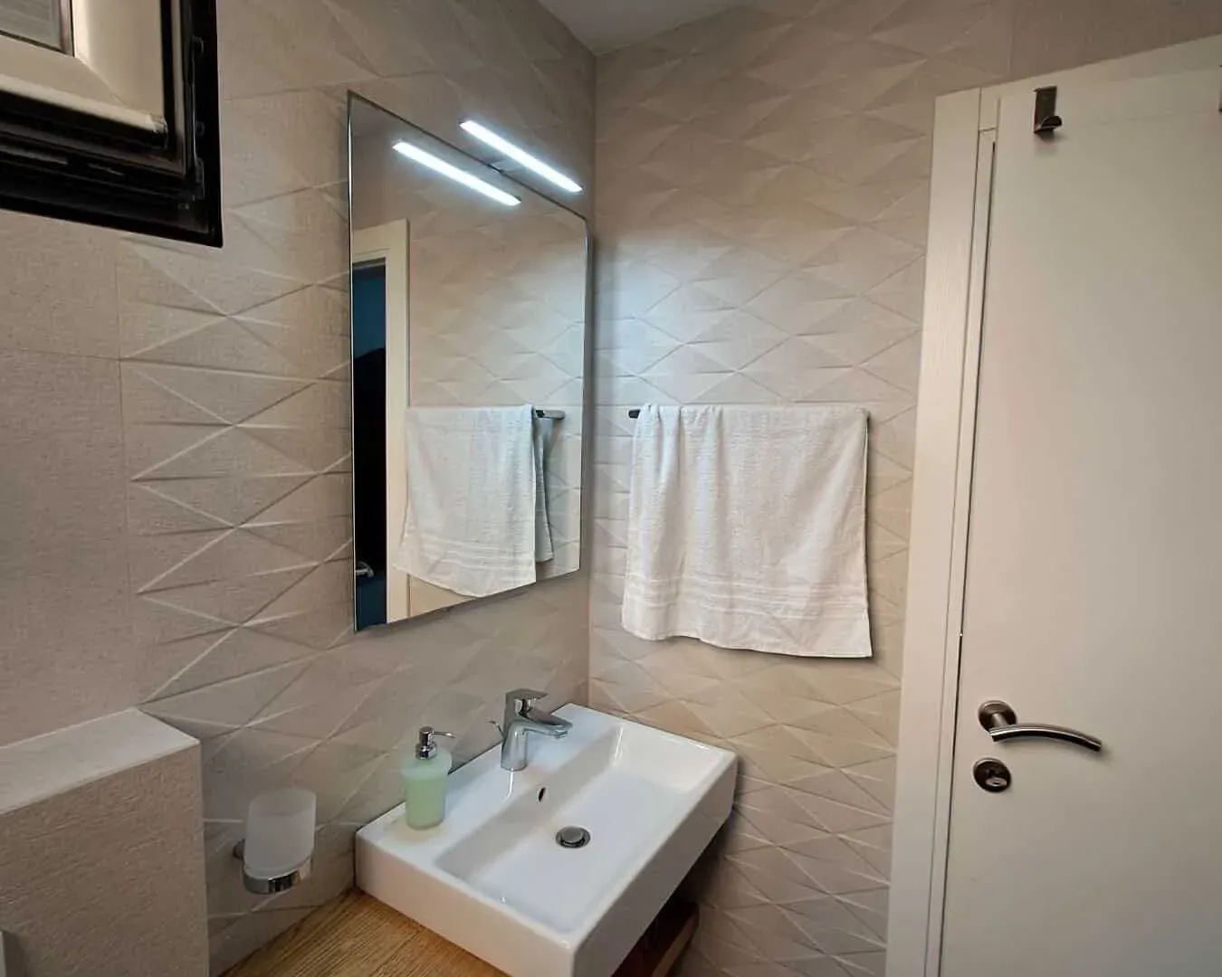 Izdavanje, jednosoban stan, 40m², Bečići, Budva