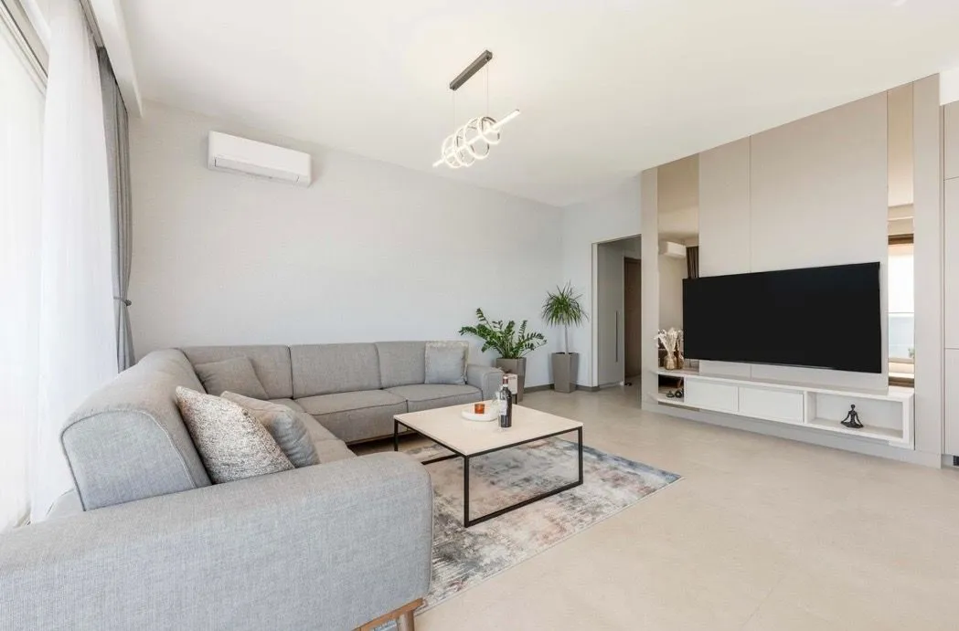 Izdavanje, dvosoban stan, 79m², Šušanj, Bar