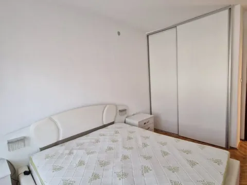 Rent, two bedroom apartment, 80m², Zlatica, Podgorica - image 10