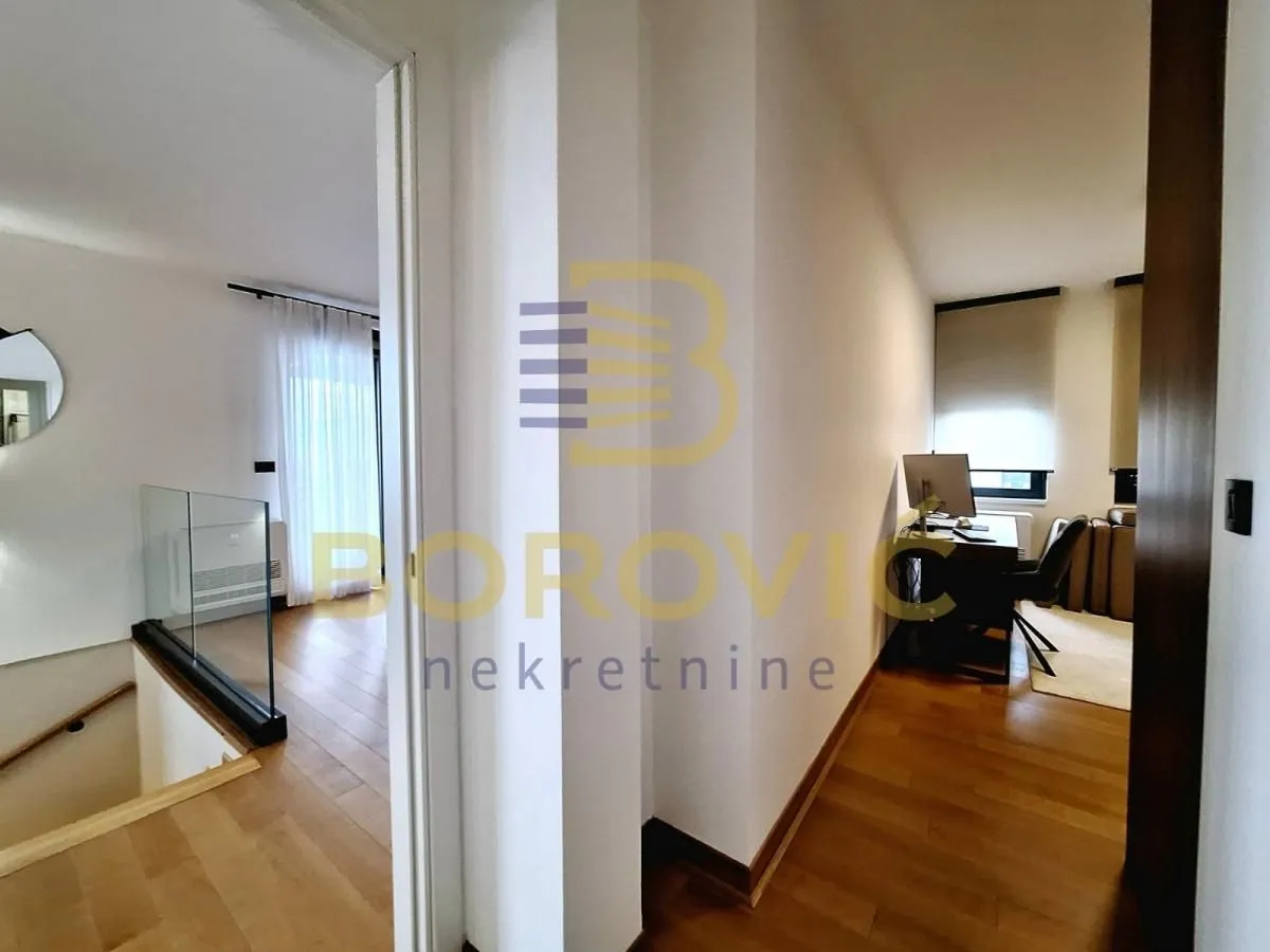 Prodaja, četvorosoban stan, 157m², Zemun Sve Podlokacije, Beograd