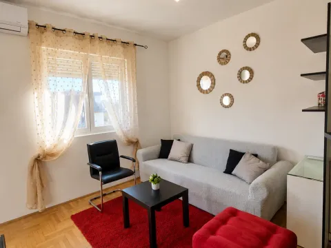 Rent, one bedroom apartment, 43m², Tuški Put, Podgorica - image 2