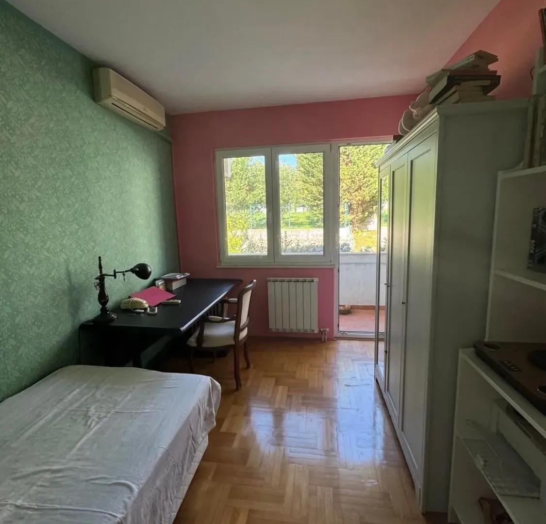 Izdavanje, trosoban stan, 115m², Gorica C, Podgorica