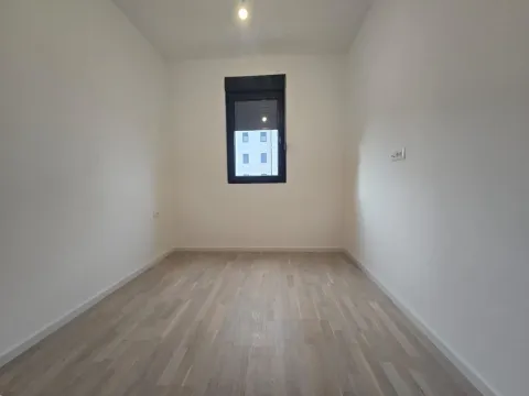 Prodaja, dvosoban stan, 64m², Tološi, Podgorica - image 4