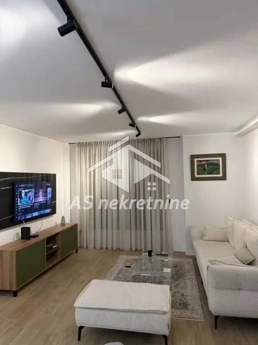 Izdavanje, dvosoban stan, 65m², Kalenić Pijaca, Vračar Sve Podlokacije