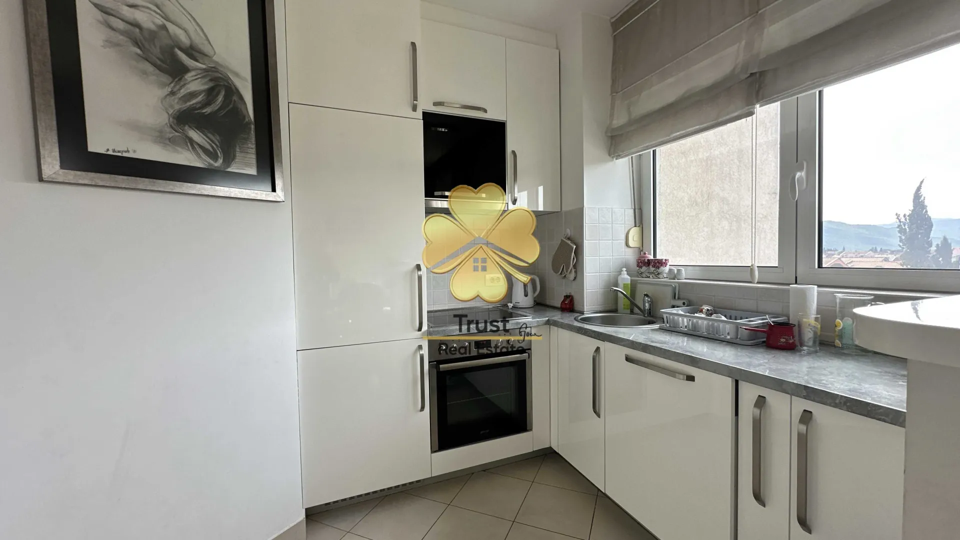Izdavanje, trosoban stan, 100m², Blok 9, Podgorica