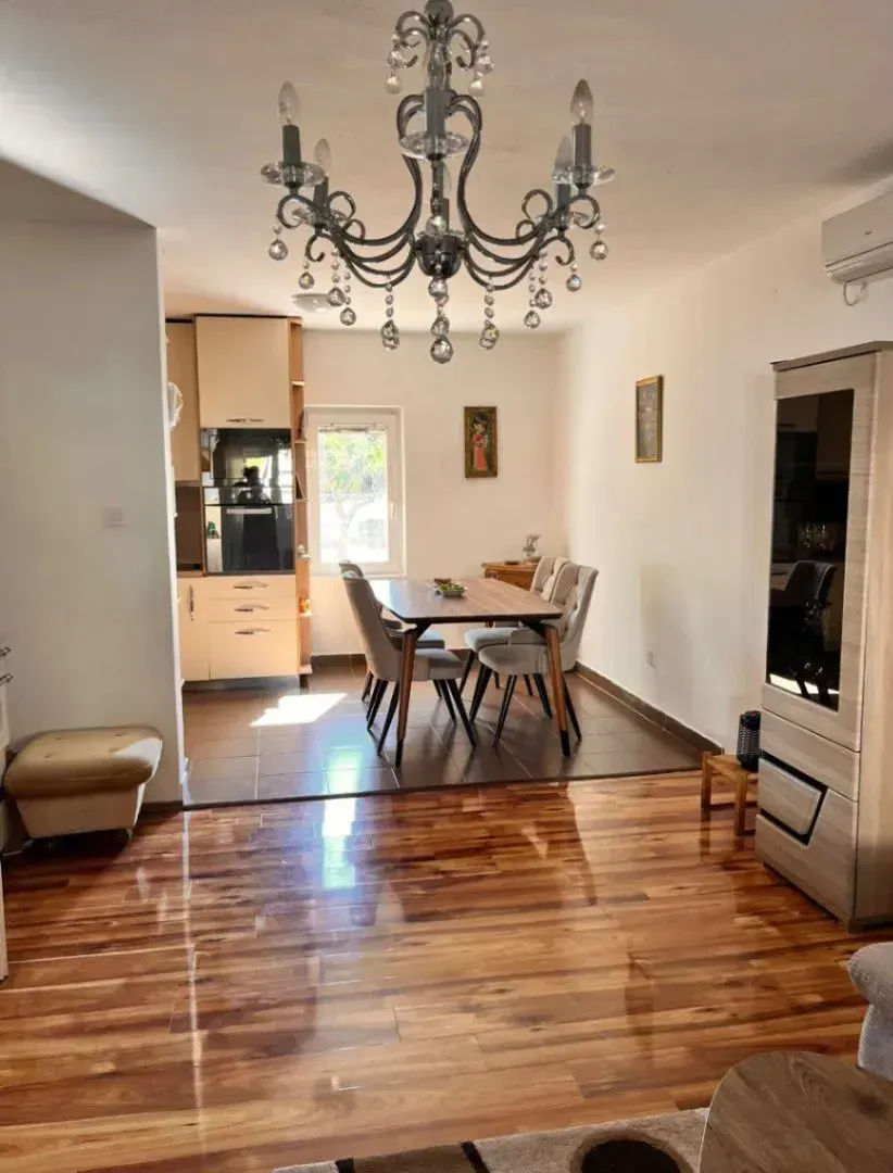 Izdavanje, kuća, 170m², Stari Aerodrom, Podgorica