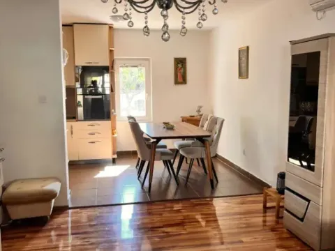 Izdavanje, kuća, 170m², Stari Aerodrom, Podgorica - image 8