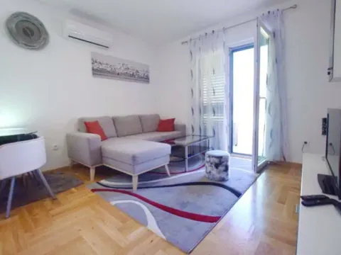 Rent, two bedroom apartment, 85m², Kalimanj, Tivat