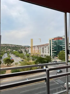 Pogled na grad sa terase. - image 3
