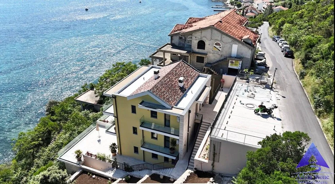 Prodaja, dvosoban stan, 57m², Njivice, Herceg Novi