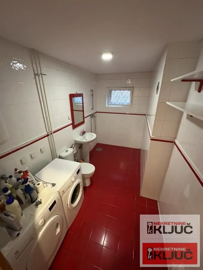 Izdavanje, dvosoban stan, 59m², Centar, Novi Sad