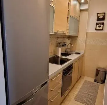 Rent, one bedroom apartment, 45m², Budva, Crna Gora - image 11