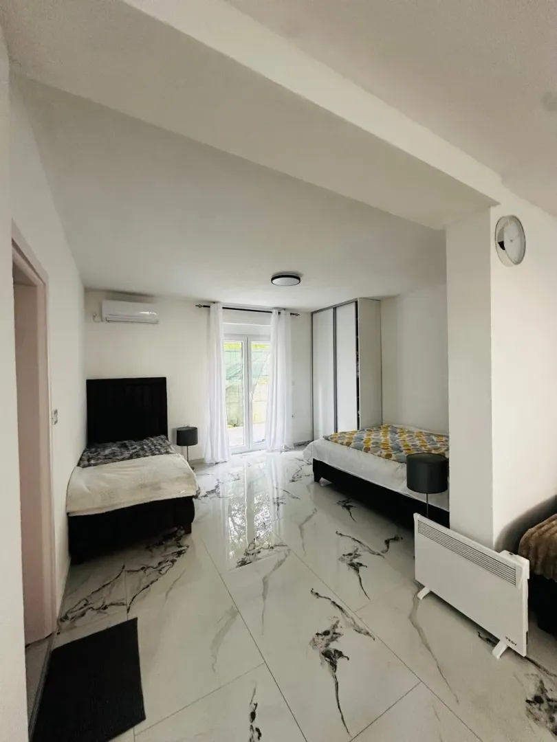 Izdavanje, jednosoban stan, 56m², Bečići, Budva
