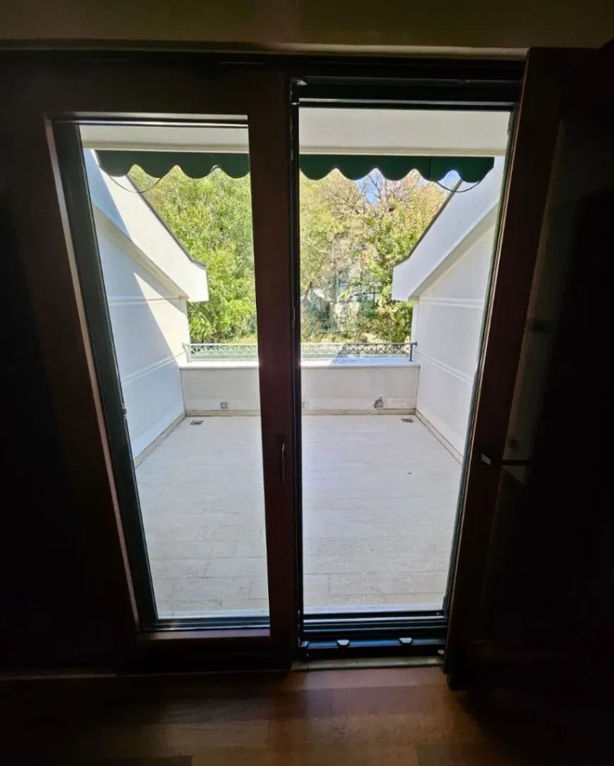 Izdavanje, kuća, 380m², Mareza, Podgorica