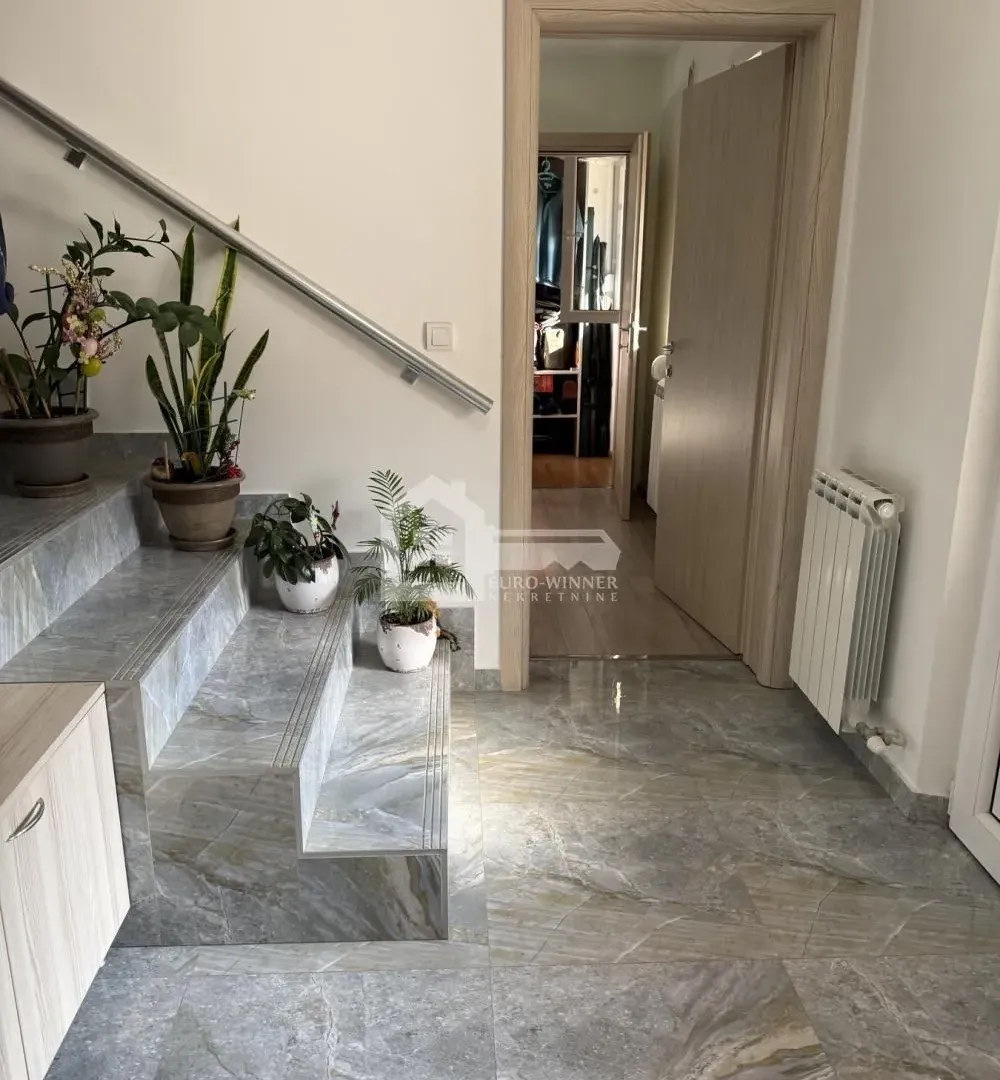 Prodaja, kuća, 162m², Zemun Gornji Grad, Zemun Sve Podlokacije