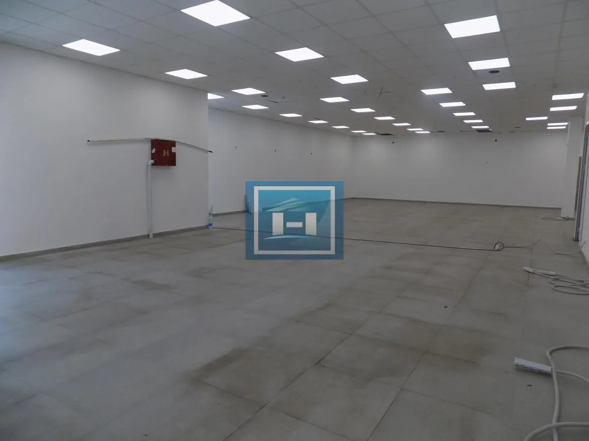 Izdavanje, poslovni prostor, 322m², Paraćin, Srbija
