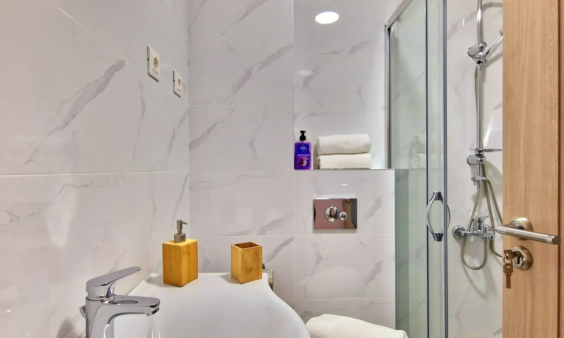 Sale, two bedroom apartment, 59m², Bečići, Budva