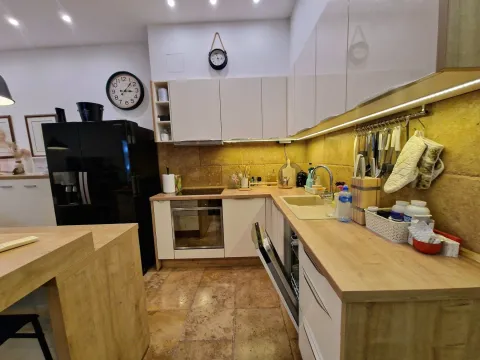 Izdavanje, dvosoban stan, 85m², Budva, Crna Gora - image 10