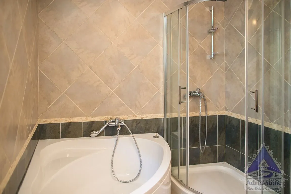 Prodaja, ugostiteljski objekat, 235m², Kostanjica, Kotor