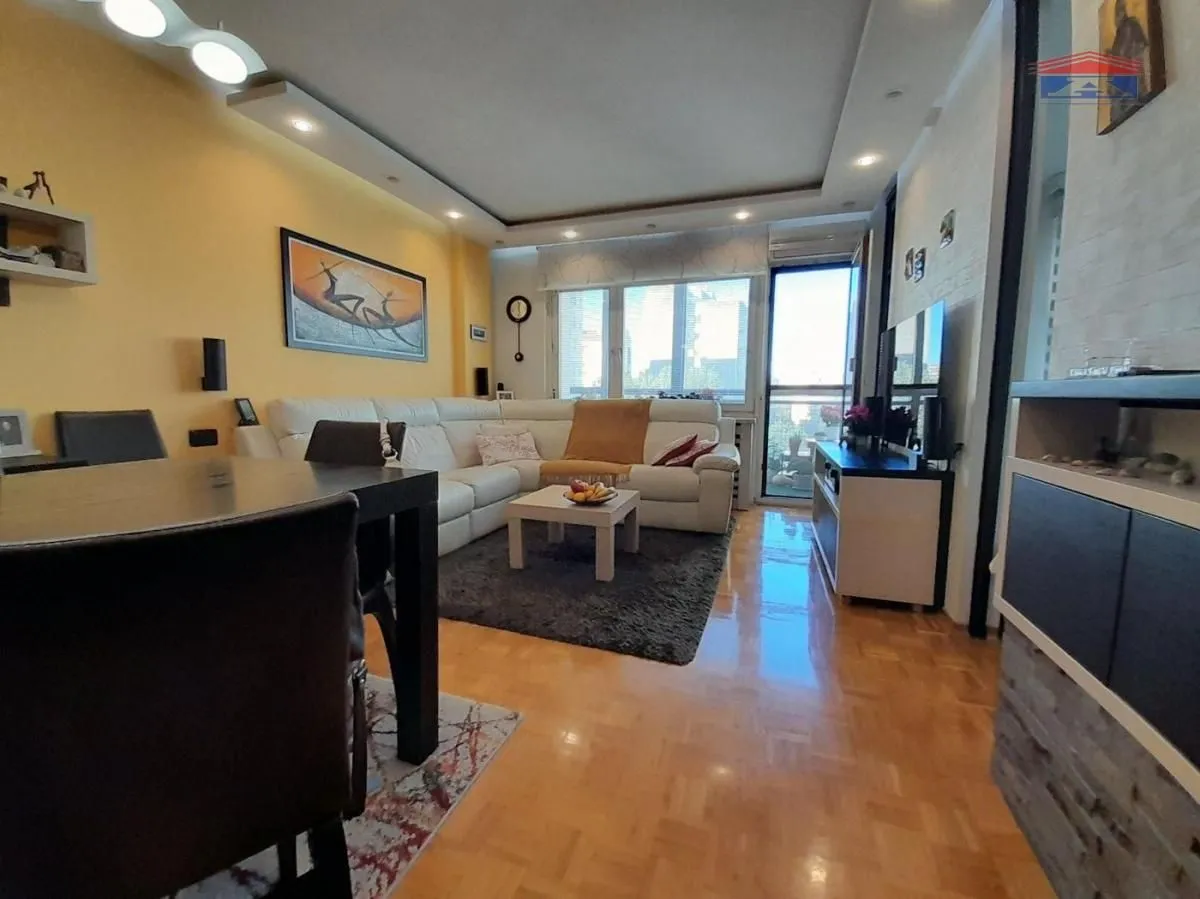 Sale, four bedroom apartment, 70m², Bulevar Oslobodjenja, Novi Sad Sve Podlokacije