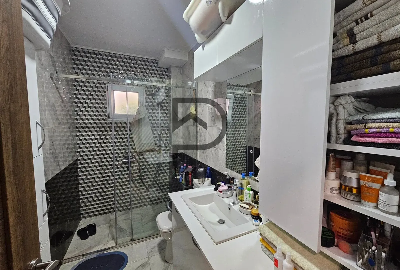 Prodaja, kuća, 226m², Blok 6, Podgorica