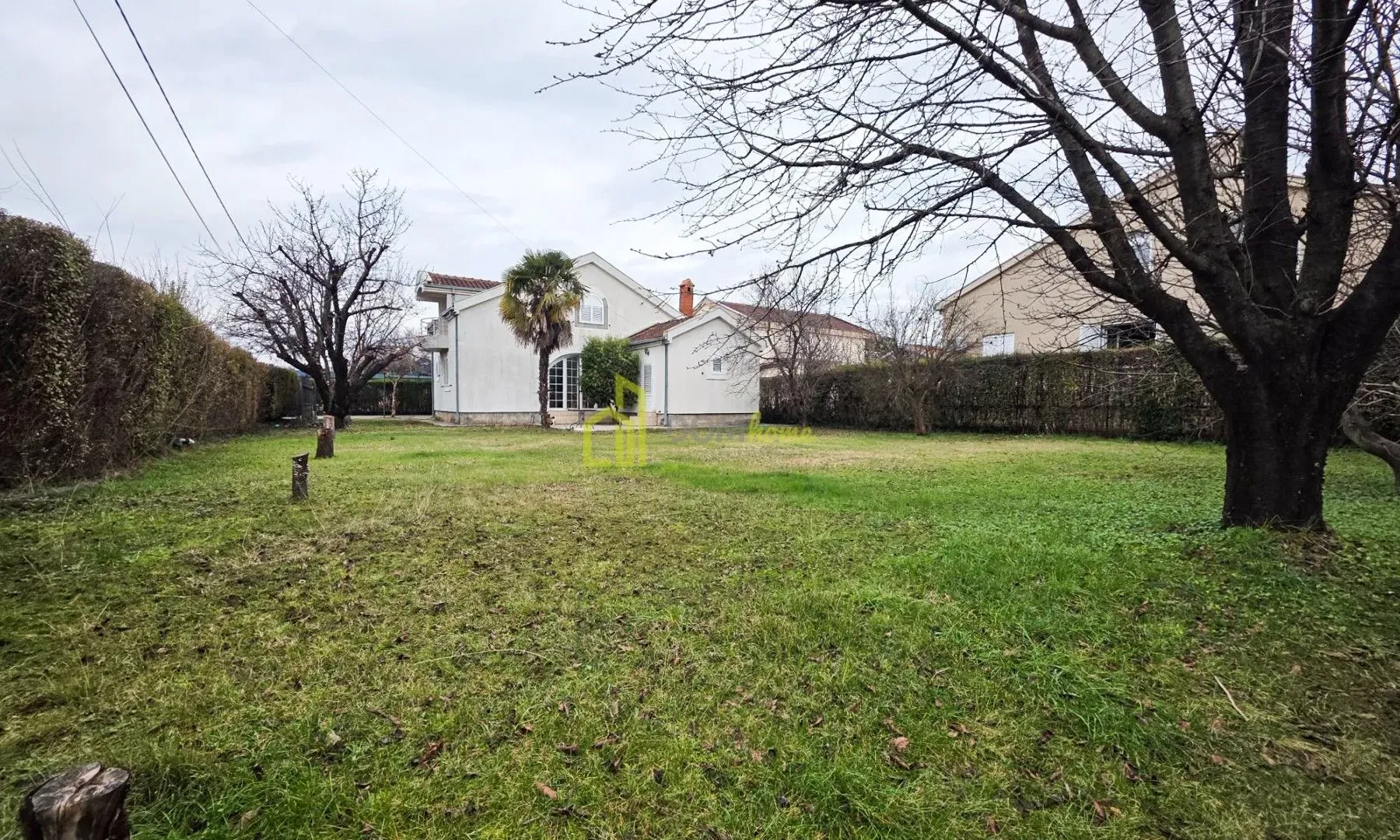 Izdavanje, kuća, 130m², Dahna, Podgorica