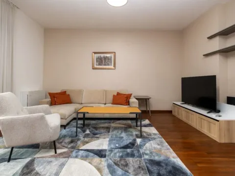 Izdavanje, četvorosoban stan, 127m², Master Kvart, Podgorica - image 2