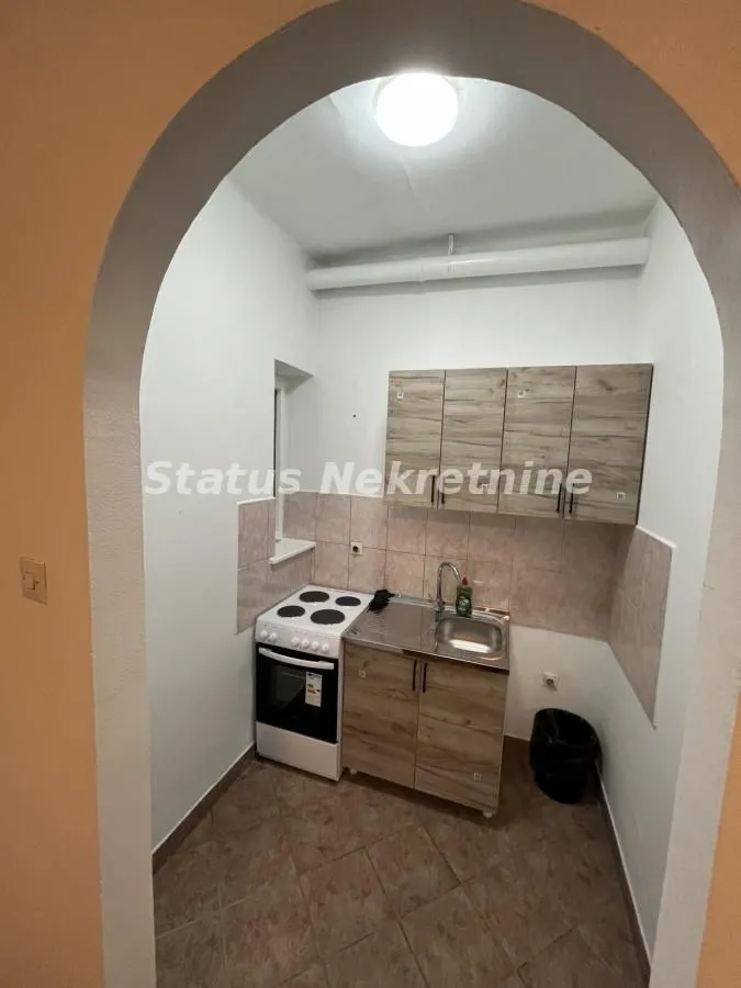 Izdavanje, dvosoban stan, 50m², Novi Sad, Srbija