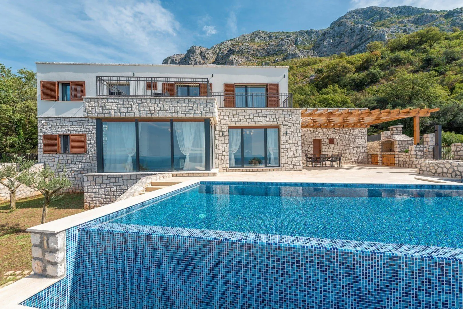 Sale, house, 256m², Drobni pijesak, Budva