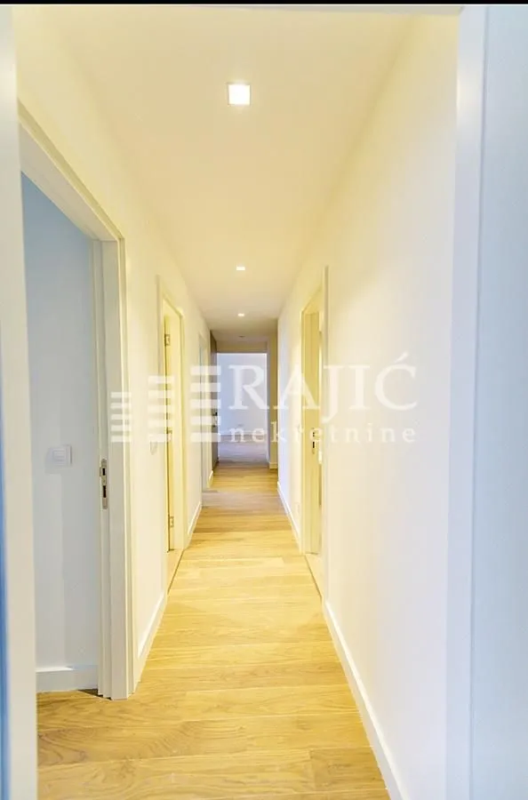 Izdavanje, četvorosoban stan, 112m², Savski Venac, Beograd