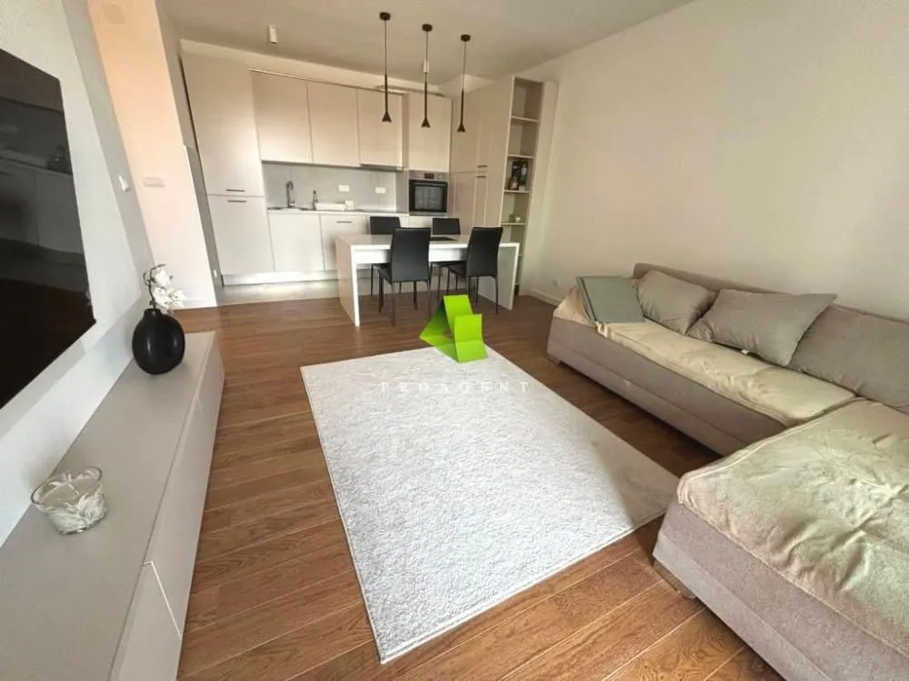 Izdavanje, trosoban stan, 76m², Medijana, Niš