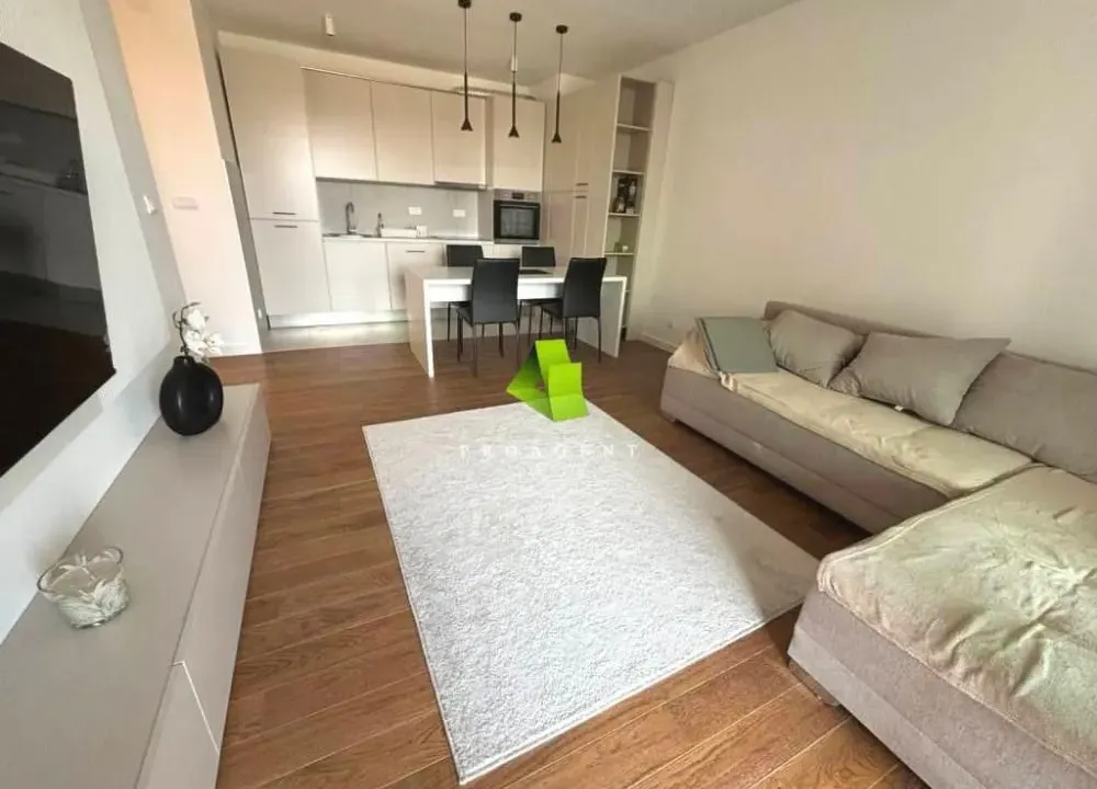 Izdavanje, trosoban stan, 76m², Medijana, Niš