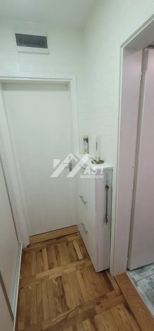 Izdavanje, jednosoban stan, 32m², Betanija, Novi Sad Sve Podlokacije
