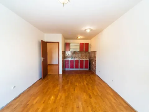 Prodaja, jednosoban stan, 45m², Stari Aerodrom, Podgorica - image 9
