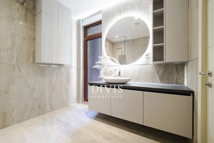 Izdavanje, poslovni prostor, 15330m², Senjak, Beograd