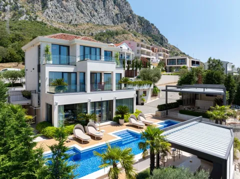Sale, house, 400m², Blizikuće, Budva - image 1