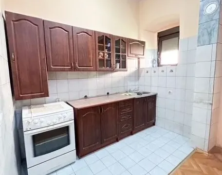 Izdavanje, trosoban stan, 114m², Stara Varoš, Podgorica - image 4