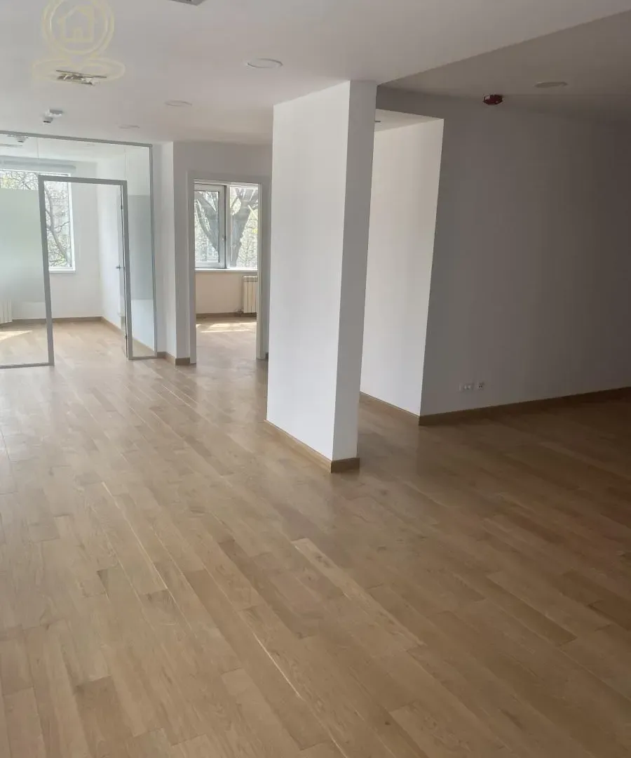 Izdavanje, poslovni prostor, 149m², Savski Venac, Beograd