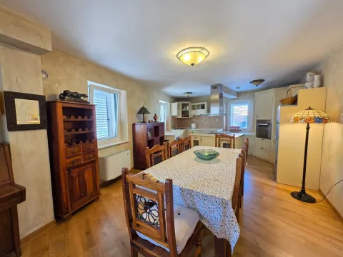 Rent, three bedroom apartment, 120m², Stari Grad, Budva - image 3