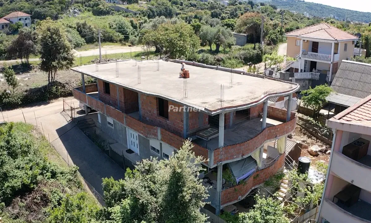 Prodaja, kuća, 270m², Kunje, Bar